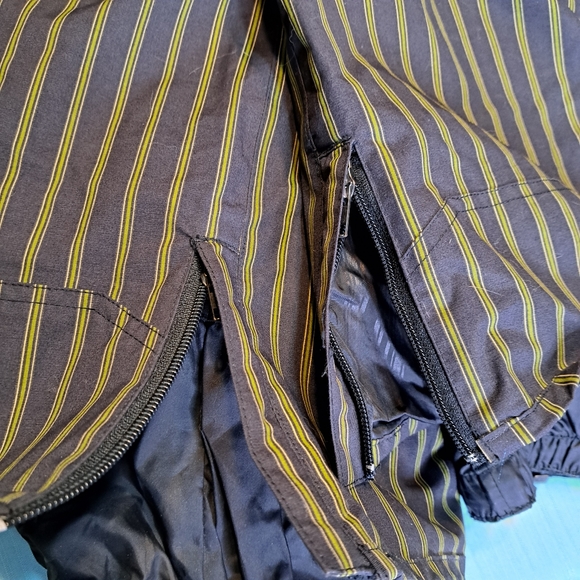 Burton, the white collection men's size medium - Picture 9 of 15